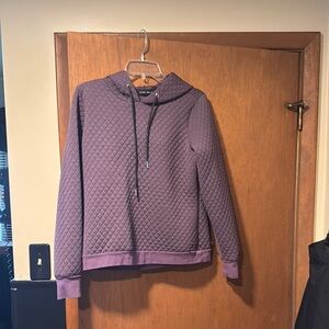 Beautiful grape hoodie with quilted effect look nice and lightweight